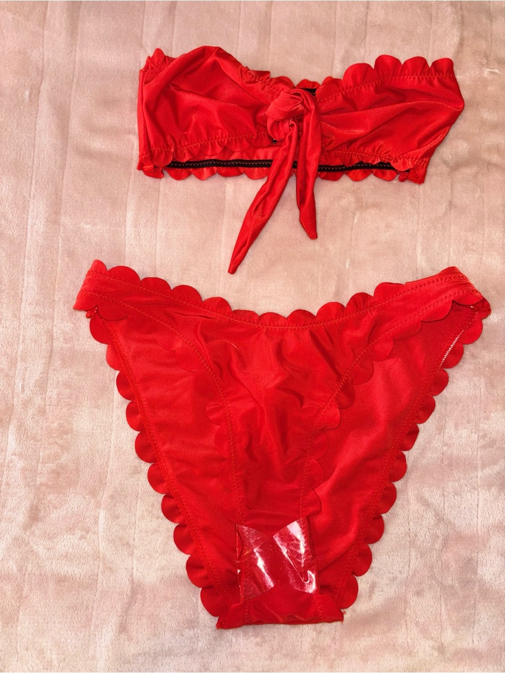 PRETTYLITTLETHING‎ Red Scallop Bandeau Bikini Set